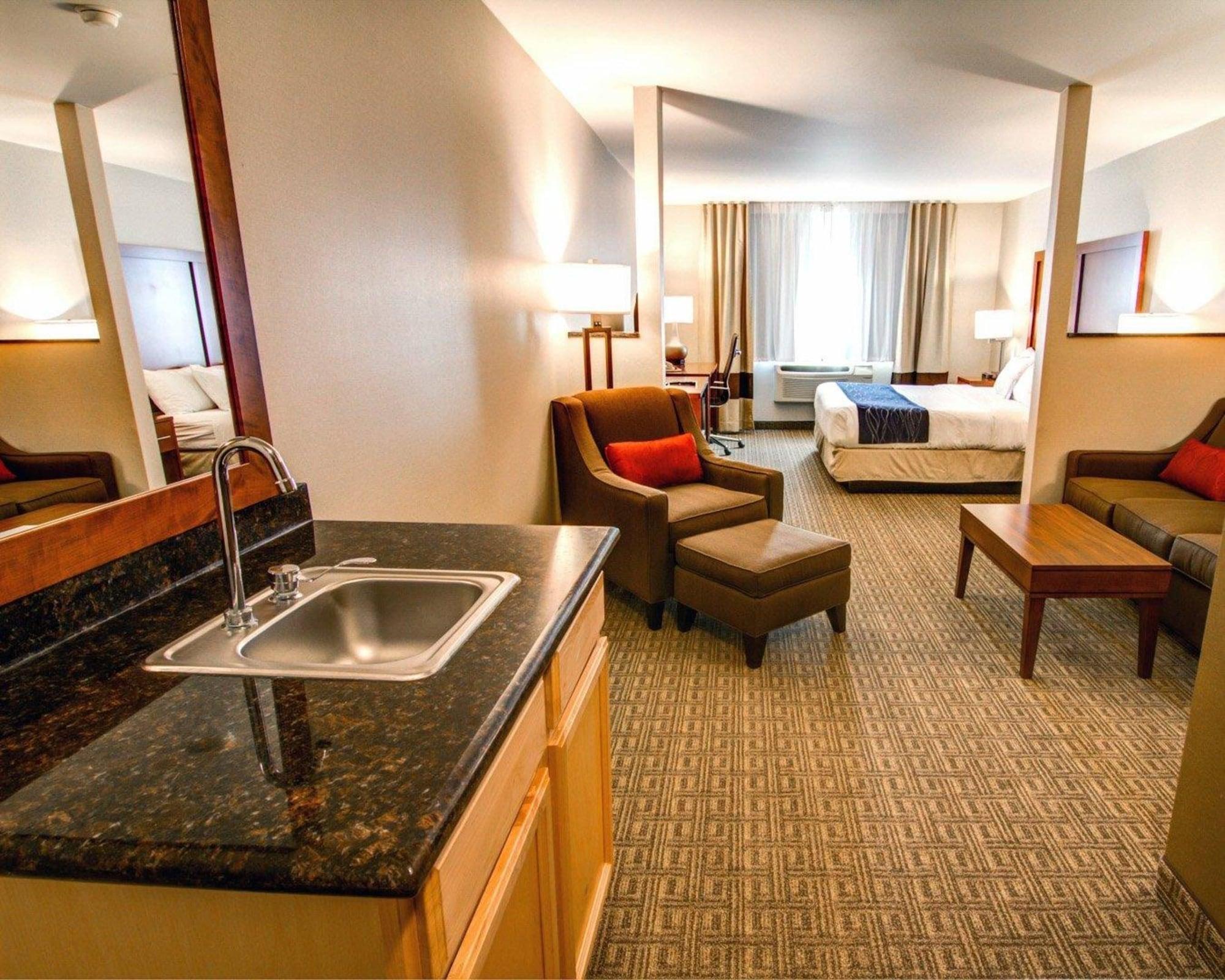 Comfort Inn & Suites Murrieta Temecula Wine Country Exterior photo