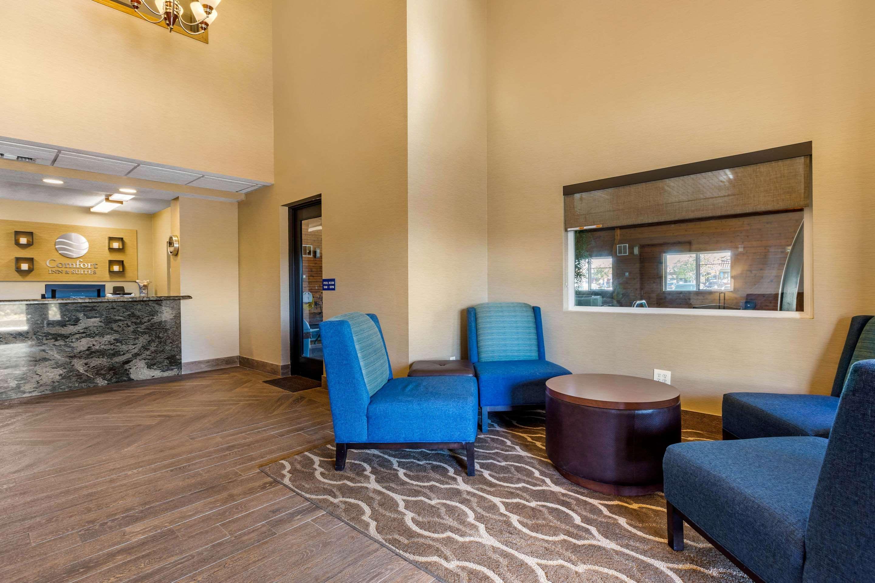 Comfort Inn & Suites Murrieta Temecula Wine Country Exterior photo