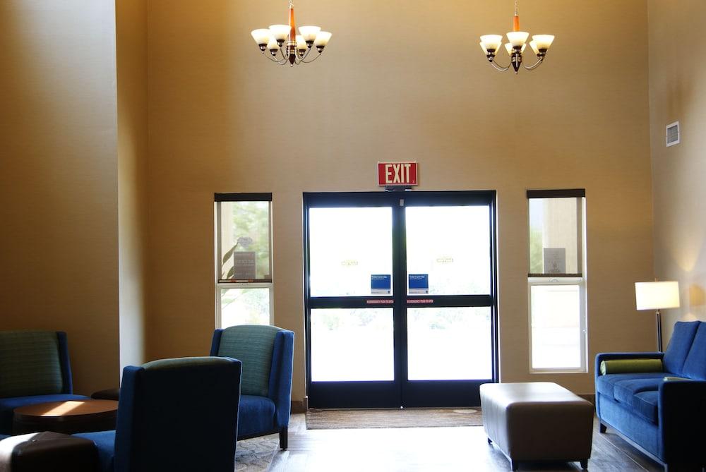 Comfort Inn & Suites Murrieta Temecula Wine Country Exterior photo